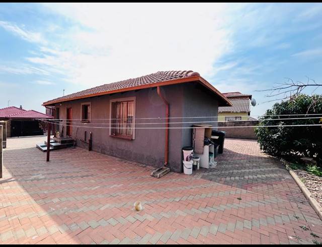 3 BEDROOM HOUSE FOR SALE IN BIRCH ACRES